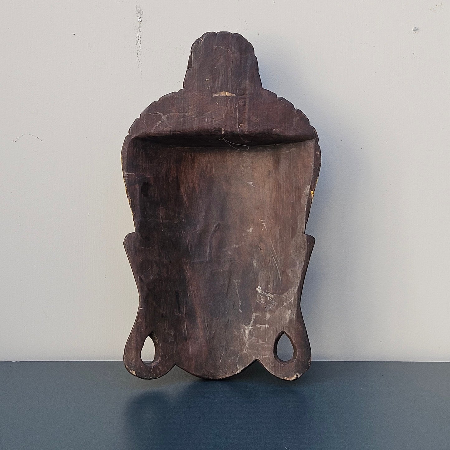 Maschera di Buddha grande 51 cm intagliata a mano decori in oro e legno - Indonesia Fine XX secolo